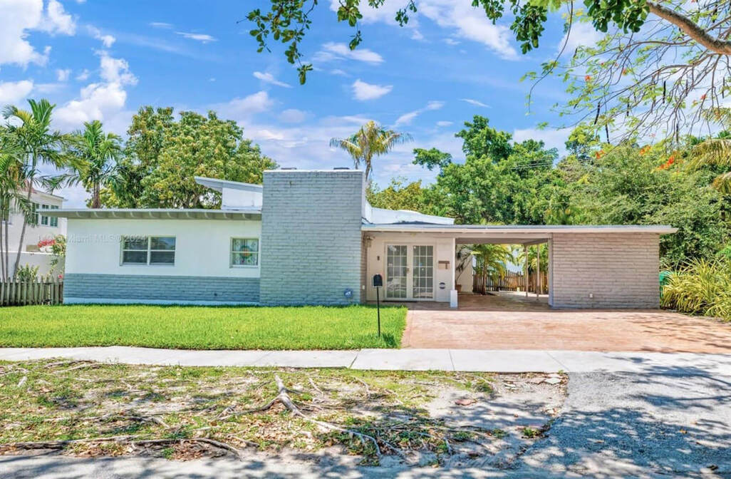 On the market: Florida Mid-century modern home with 4 bedrooms, 3 bathrooms and carport. Approx. 1,808 sf (166 m2) under air, built 1949